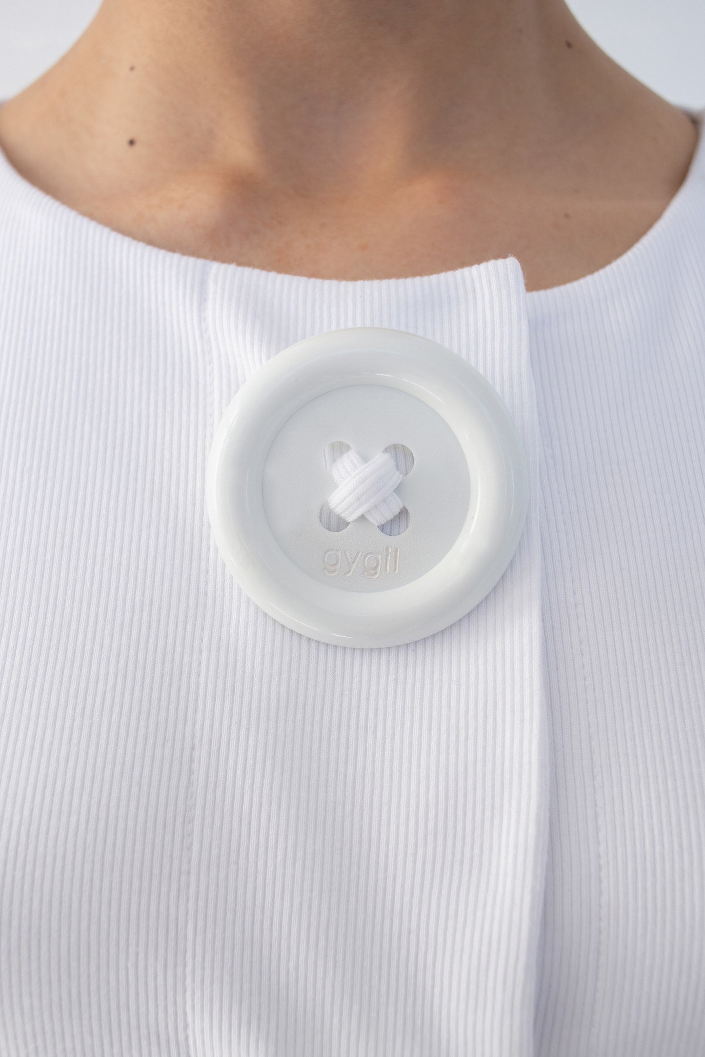 WHITE TANK TOP BUTTONS
