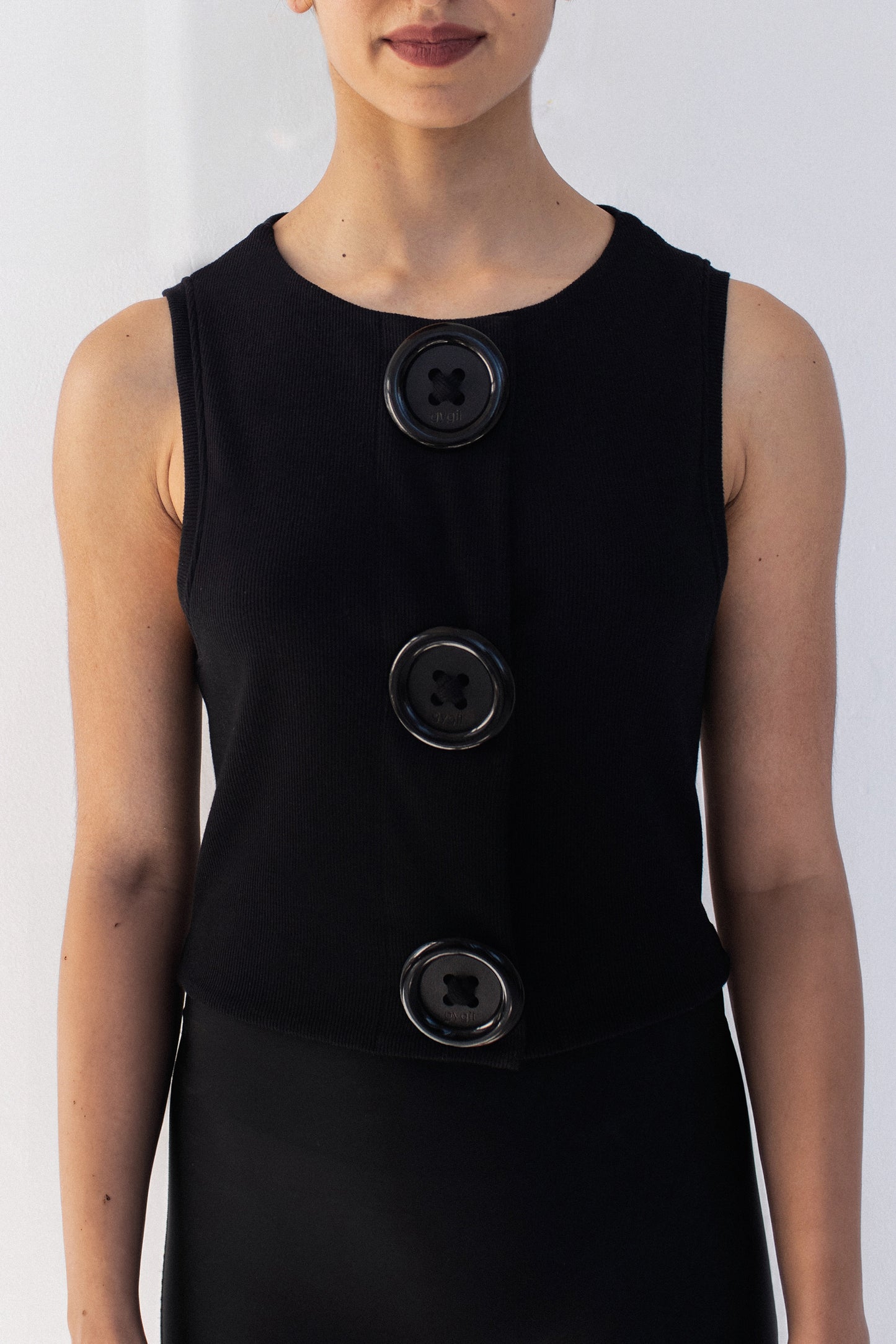BLACK TANK TOP BUTTONS